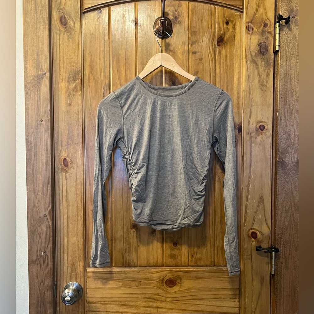 Womens lululemon long sleeve ruched side crop top, size 4, rover